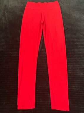 Sz S soft red leggings w rusching accent for the booty
